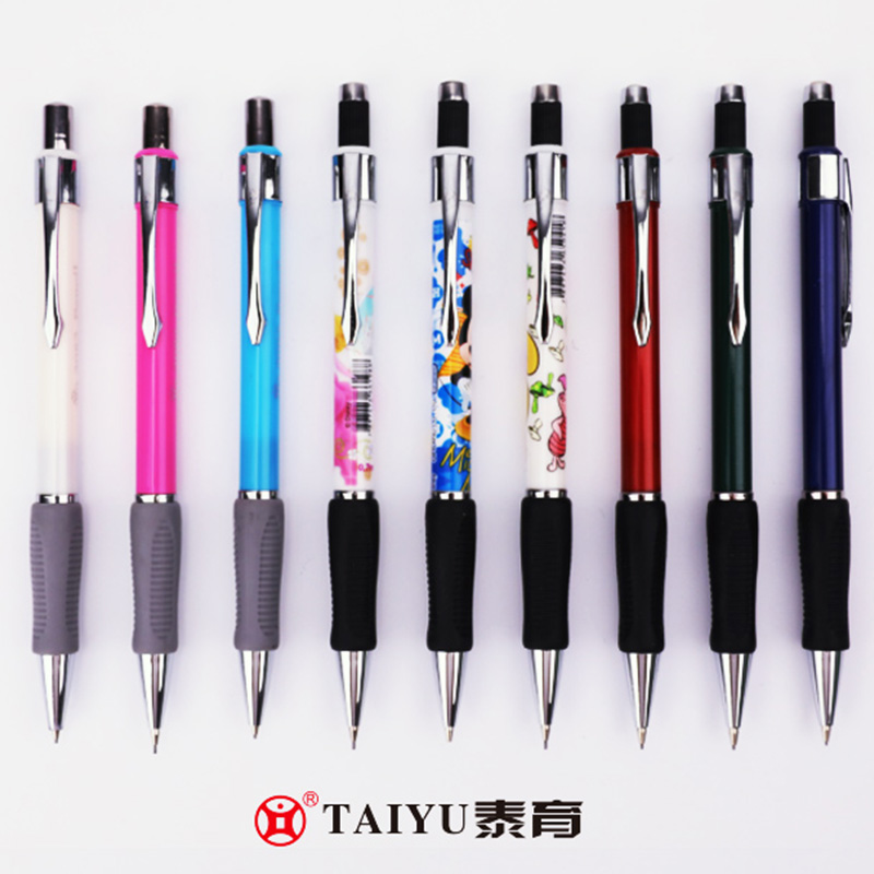 Les étudiants utilisent un crayon mécanique avec une prise confortable et une gomme 2082A