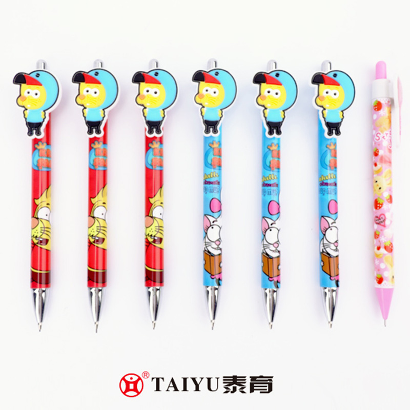 Les étudiants utilisent un porte-crayon mécanique avec un nouveau modèle de porte-crayon 2141